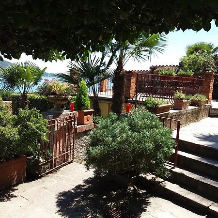Garden Apartment Lesa Buitenkant foto