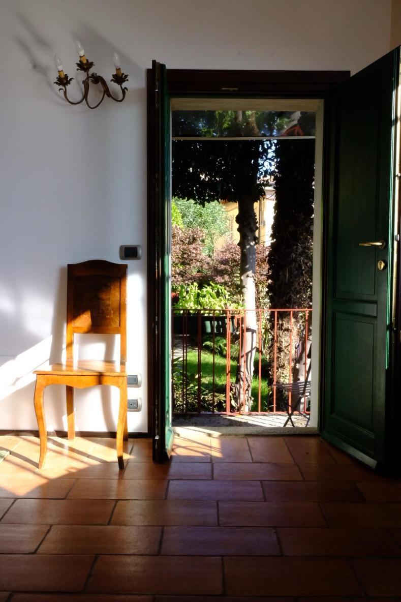 Garden Apartment Lesa Buitenkant foto