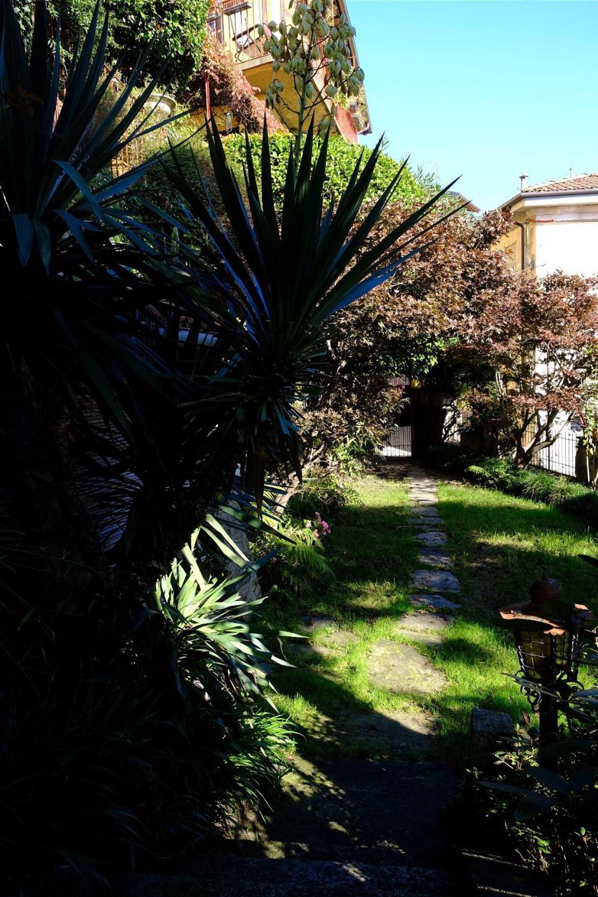 Garden Apartment Lesa Buitenkant foto